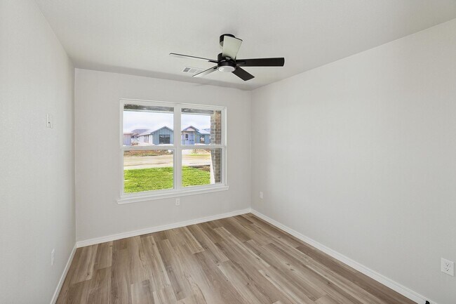 Building Photo - 8910 Oakleaf Ct