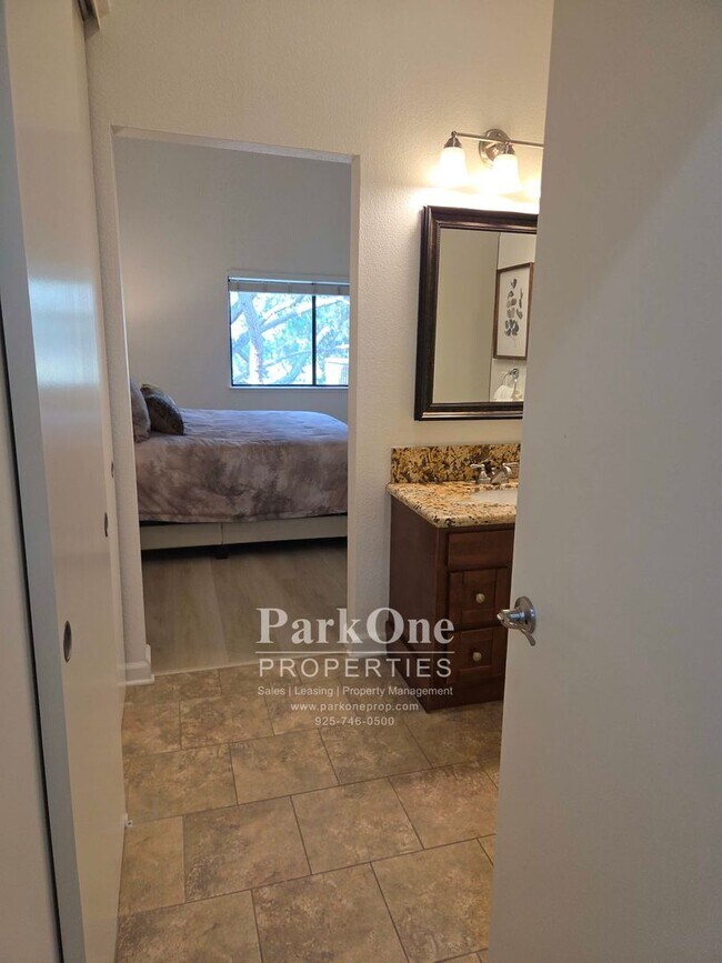 Building Photo - 1733 S Villa Way