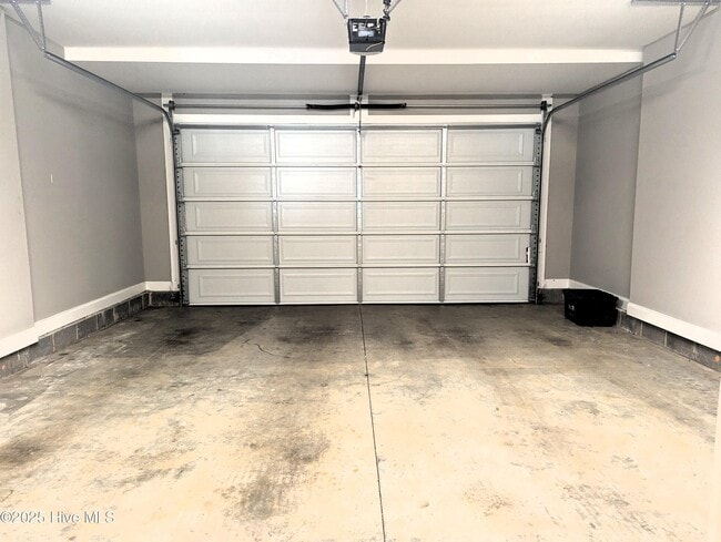 Building Photo - 673 S Ashe St