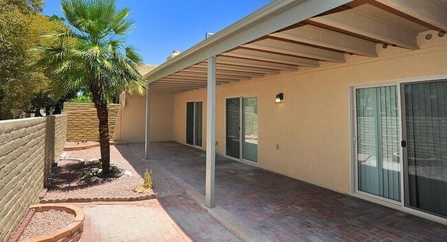 Building Photo - Beautifully Updated 3 Bedroom Townhome nea...