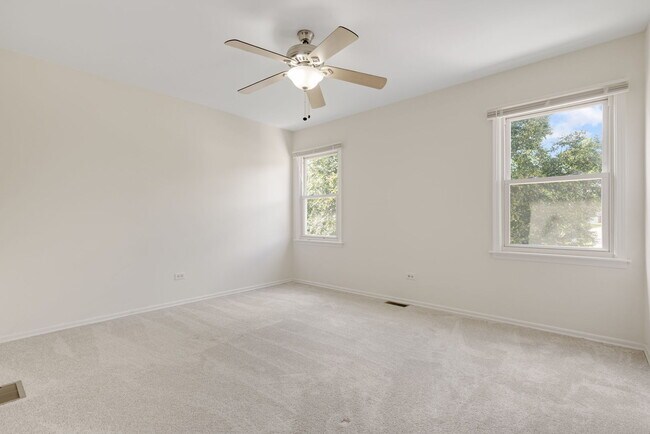 Building Photo - 421 Collen Dr