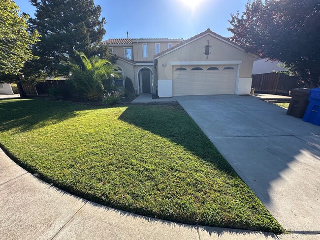 Primary Photo - Beautiful 4 Bedroom 3 Bath Shadow Lakes Home