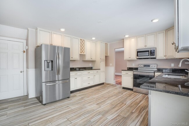 Building Photo - 18 Ketcham Dr