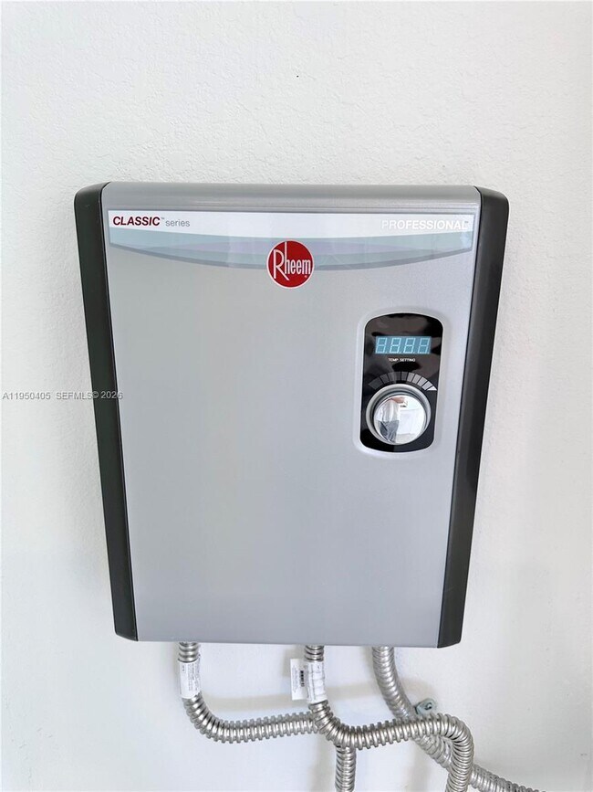 Building Photo - 191 SE 11th St