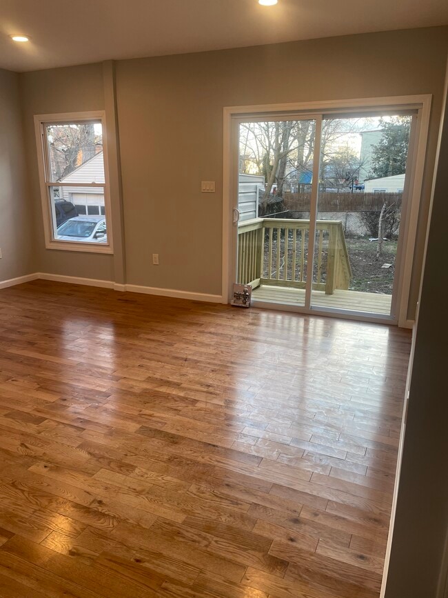 Building Photo - 422 Cherry St