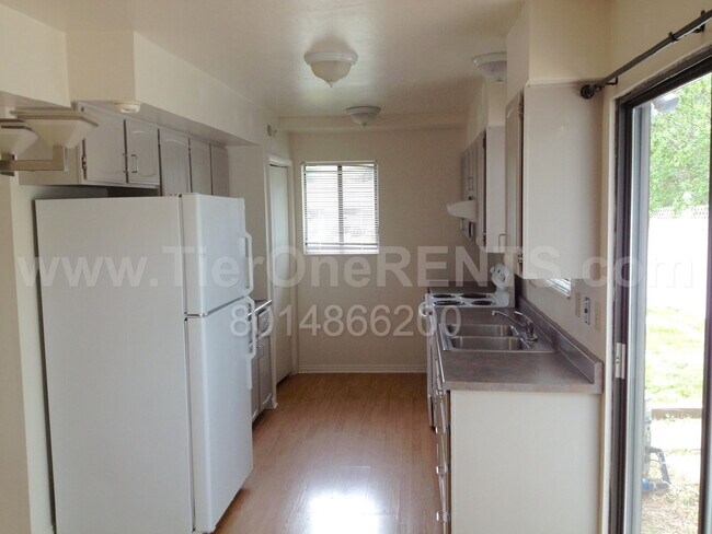 Building Photo - NO DEPOSIT option available for qualified ...