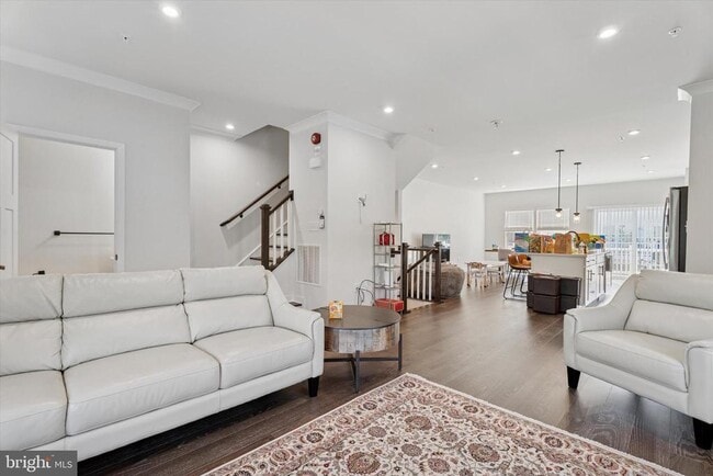 Building Photo - 102 Foxtail Wy