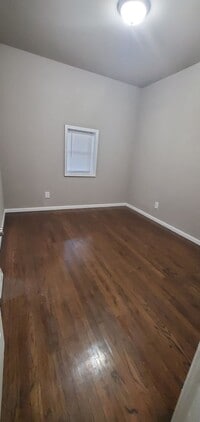 Building Photo - Newly Updated 2 Bedroom Home
