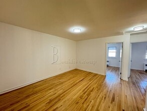 Building Photo - ** RENOVATED ** 4 BED ** 1 BATH ** PRIME LOCATION **