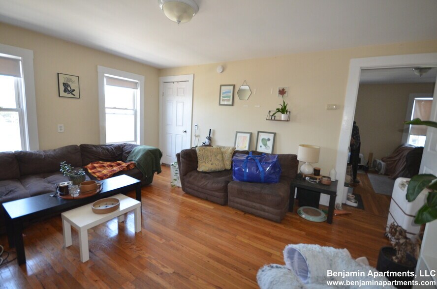 Building Photo - 53 W 7th St