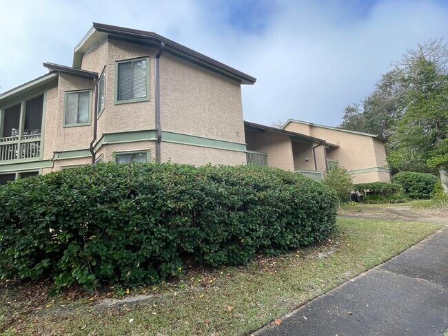 Primary Photo - 55 Bay Dr