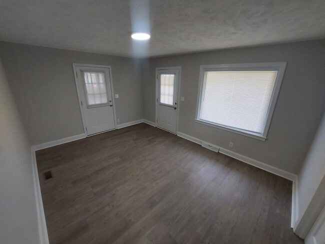 Building Photo - 414 E Peachtree Dr