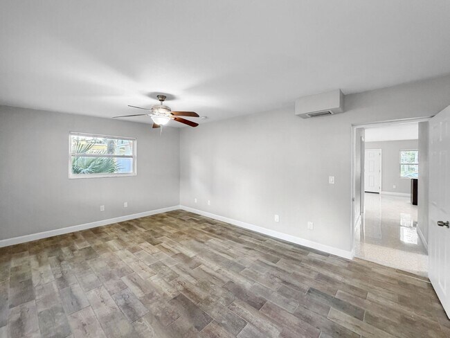 Building Photo - 2724 57th St S