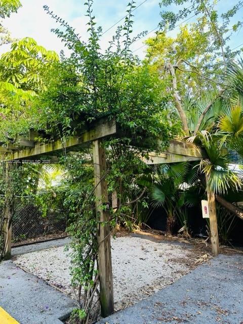 Building Photo - 1030 NE 80th St