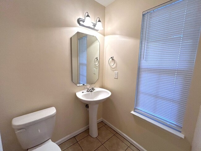 Building Photo - Free Rent Offer! Newer 3BD/2.5 BA home w/ garage in quiet subdivision and only 15 minutes to down...