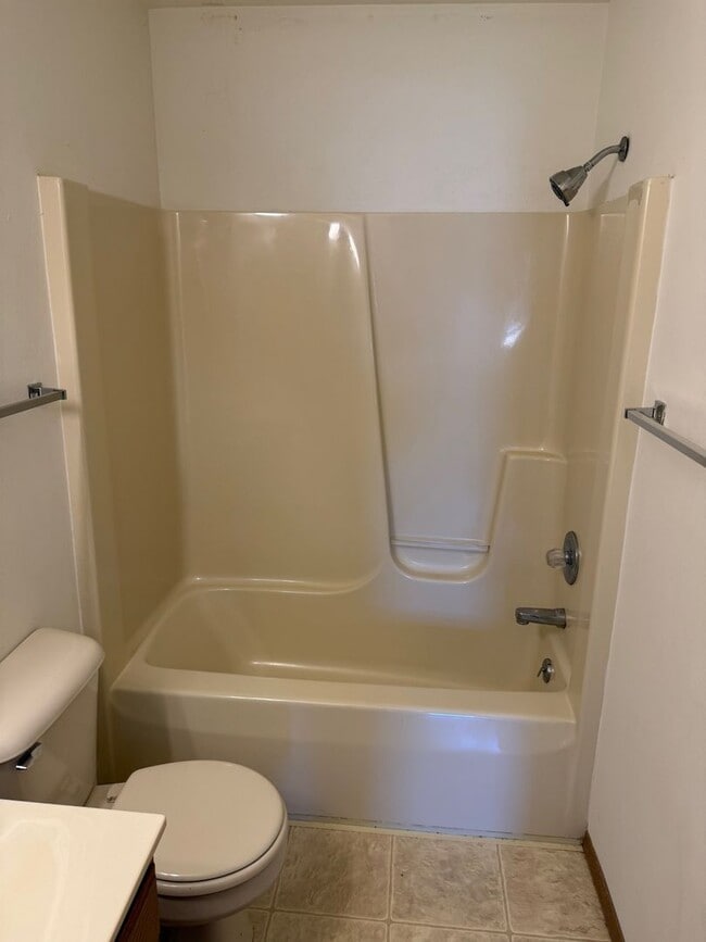 Building Photo - 510/512 Pheasant Drive