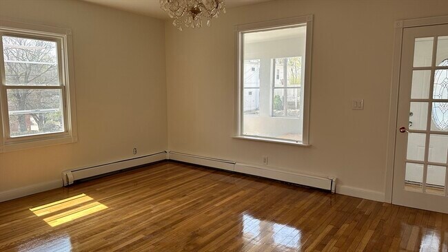 Building Photo - 48 Buckley St