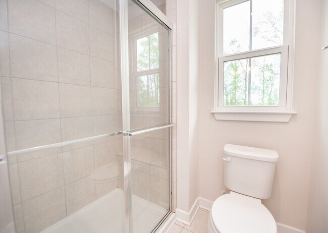 Building Photo - 3BR/2.5BA Modern Townhome on Spartanburg’s...