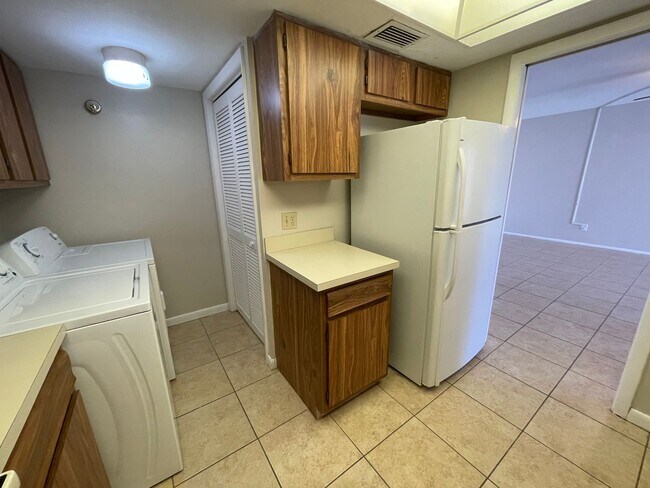 Building Photo - ANNUAL RENTAL - 1 BED / 1 BATH AT LAKEWOOD