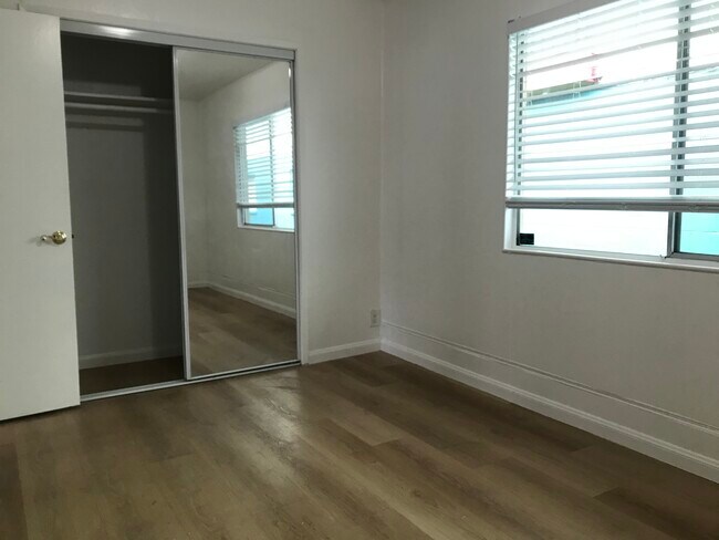 Building Photo - 1110 Buena Vista Ave