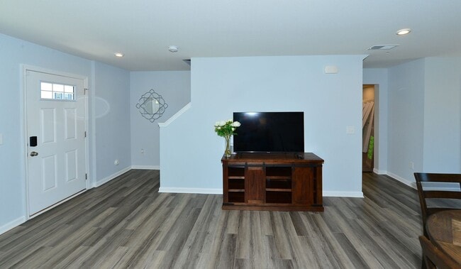 Building Photo - Model Home!