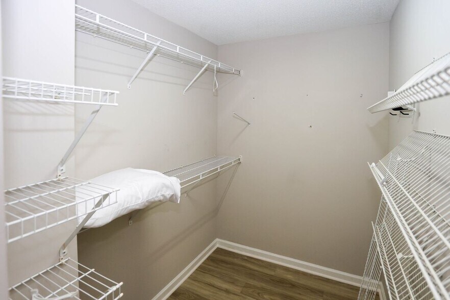 Building Photo - 7116 Blairs View Dr