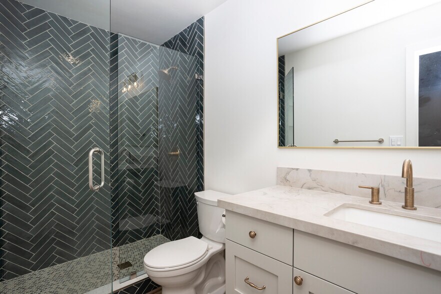 Building Photo - 2517 Navarra Dr