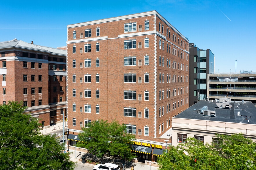 Primary Photo - Corner House Apartments