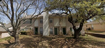 Building Photo - 308-312 Mill Creek Circle