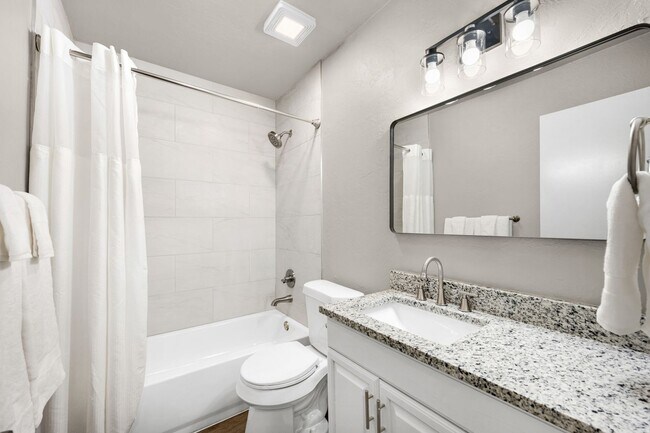 Building Photo - 509 NE Cimarron Cir