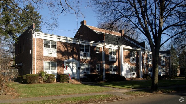 Primary Photo - Williamsburg Apartments
