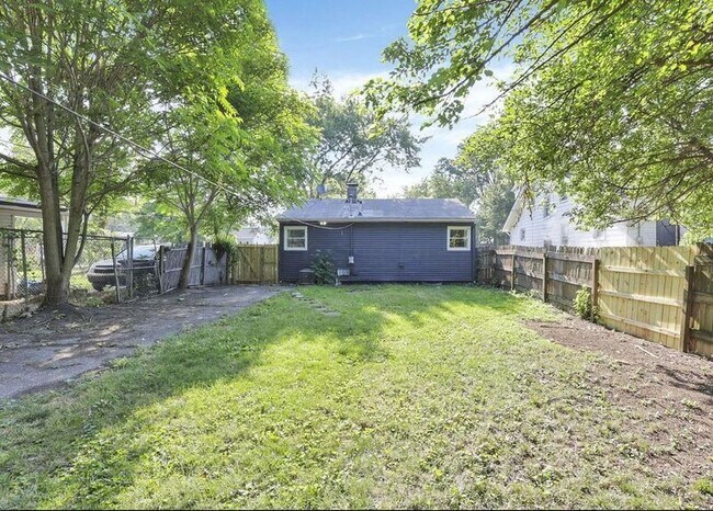 Building Photo - 2975 Howey Rd