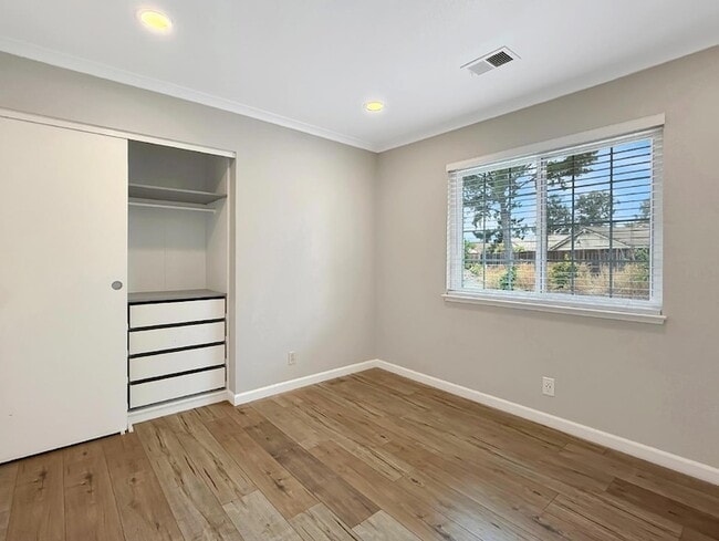 Building Photo - 5935 Woodbine Pl