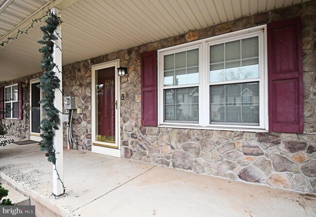 Building Photo - 4258 Red Oak Ct
