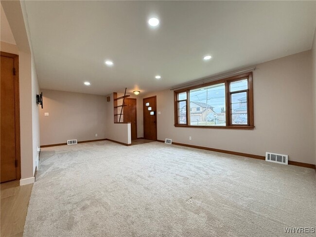 Building Photo - 6 Towerwood Rd