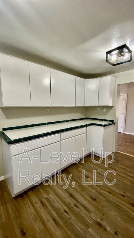 Building Photo - 3909 S 14th Ave