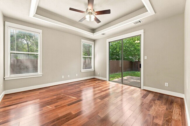 Building Photo - 303 Zennia St