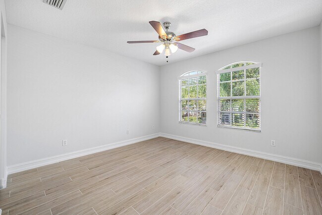 Building Photo - 8845 Sandy Crest Ln