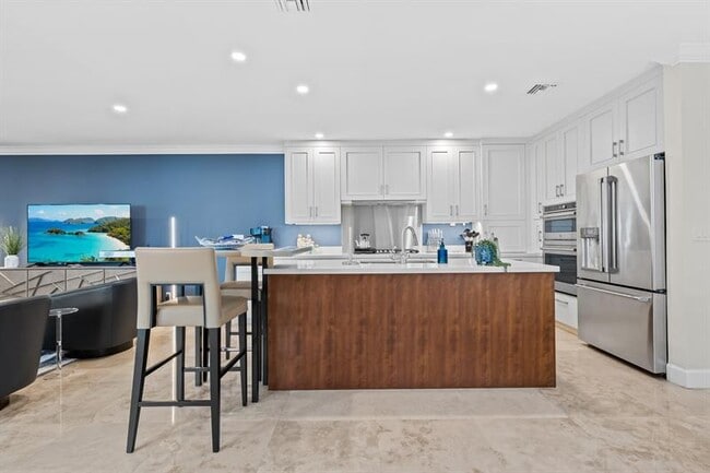 Building Photo - 122 NE 16th Terrace