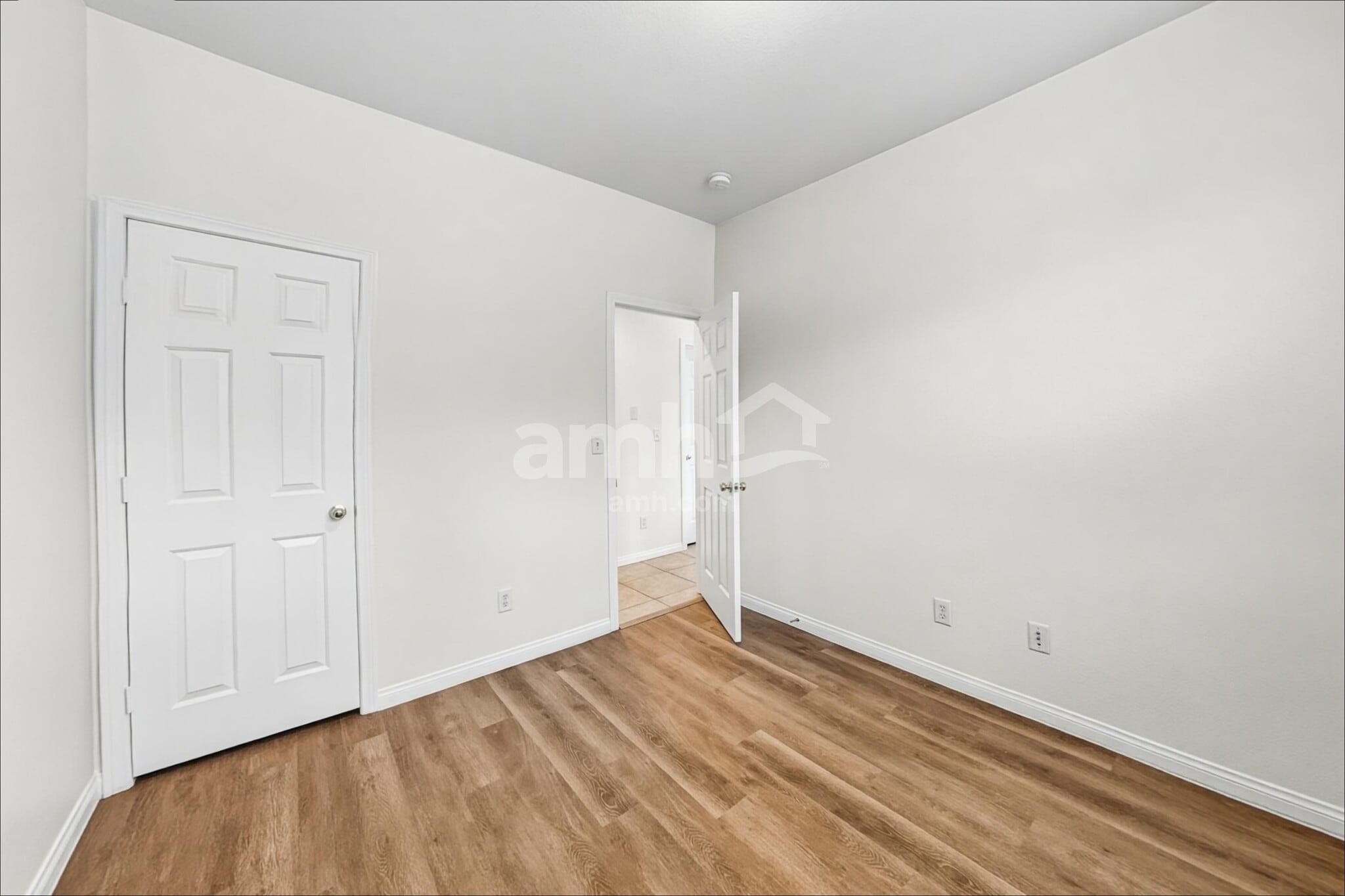 Building Photo - 10432 Wellington Manor Ave