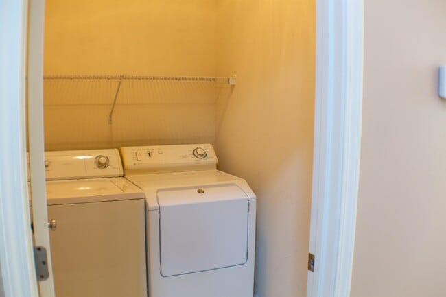 Building Photo - 5145 Mabe Dr