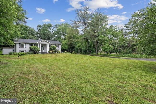 Building Photo - 9239 Vernon Dr