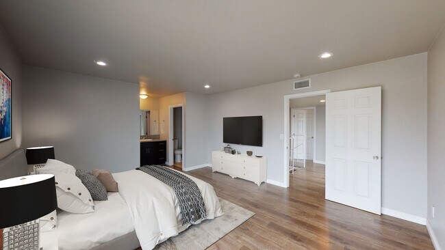 Building Photo - Crestmont PIace