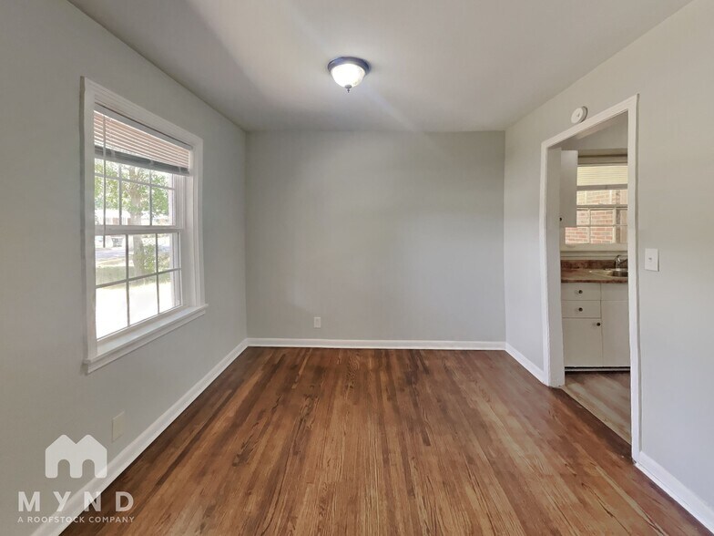 Building Photo - 921 Daniel Cir