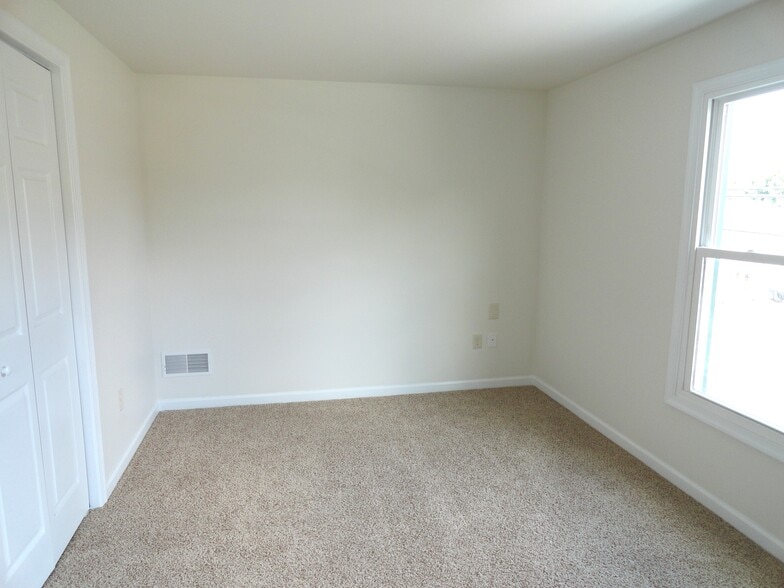 Building Photo - 77 E Main St