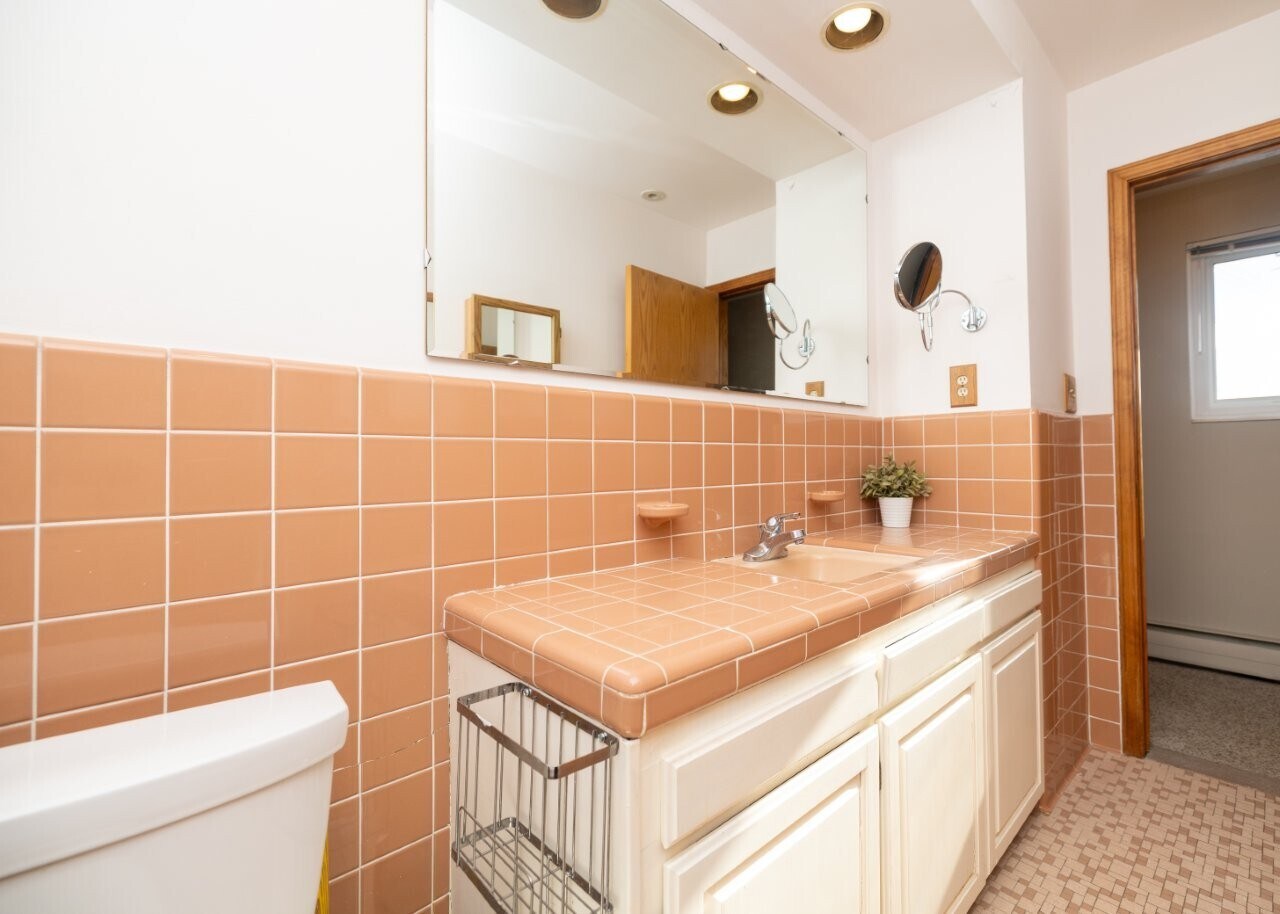 Bathroom 1 - 504 Burgess Dr