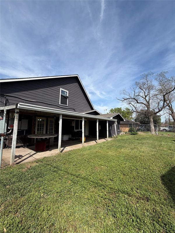 Building Photo - 618 Sulphur St