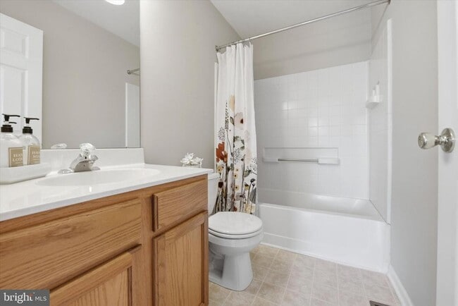 Building Photo - 248 Roosevelt Ave