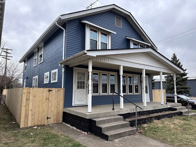 Primary Photo - 30 N Powell Ave
