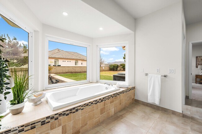 Building Photo - 41901 Cll Clarita